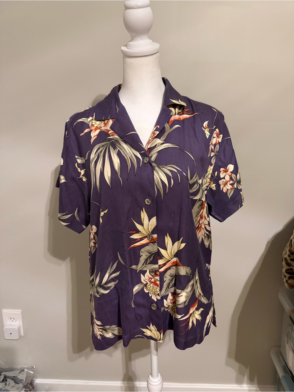 Vintage Tommy Bahama Women’s Washable 100% Silk Button Down Shirt, Size M